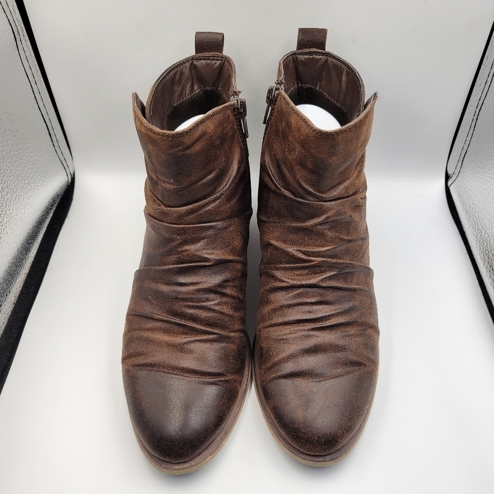 Bare Traps Pennie Brown Faux Leather Block Heel Ankle Boots Sz 8.5 - Picture 2 of 11